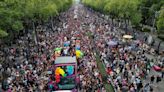 Multitudinaria marcha por los derechos LGBT en Ciudad de México