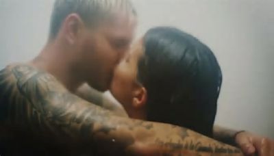 Wanda Nara e Mauro Icardi, il bacio nudi sotto la doccia e l'annuncio: «Amor Verdadero»