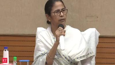 Mamata Banerjee accuses Centre of extending no help amid flood situation in the north Bengal