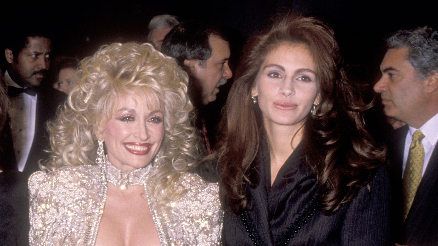 Video of Julia Roberts Recounting Memorable Exchange With Dolly Parton Resurfaces