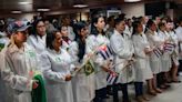 México contratará 1,200 médicos cubanos más tras reunión con Díaz-Canel
