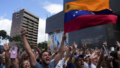 Venezuela protests build as international pressure on Maduro grows