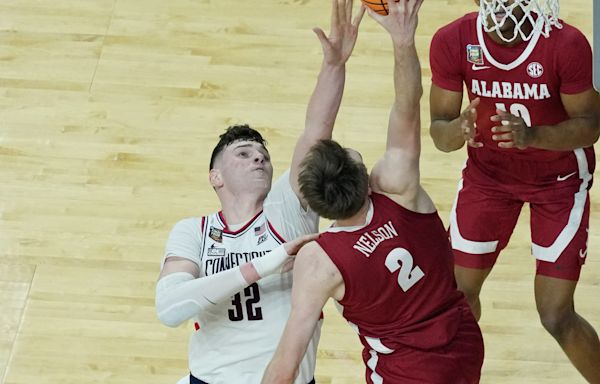 Alabama basketball's Grant Nelson announces he'll return to play for Crimson Tide