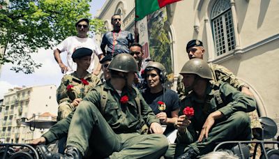 Fala sobre escravidão constrange presidente de Portugal em festa da Revolução dos Cravos