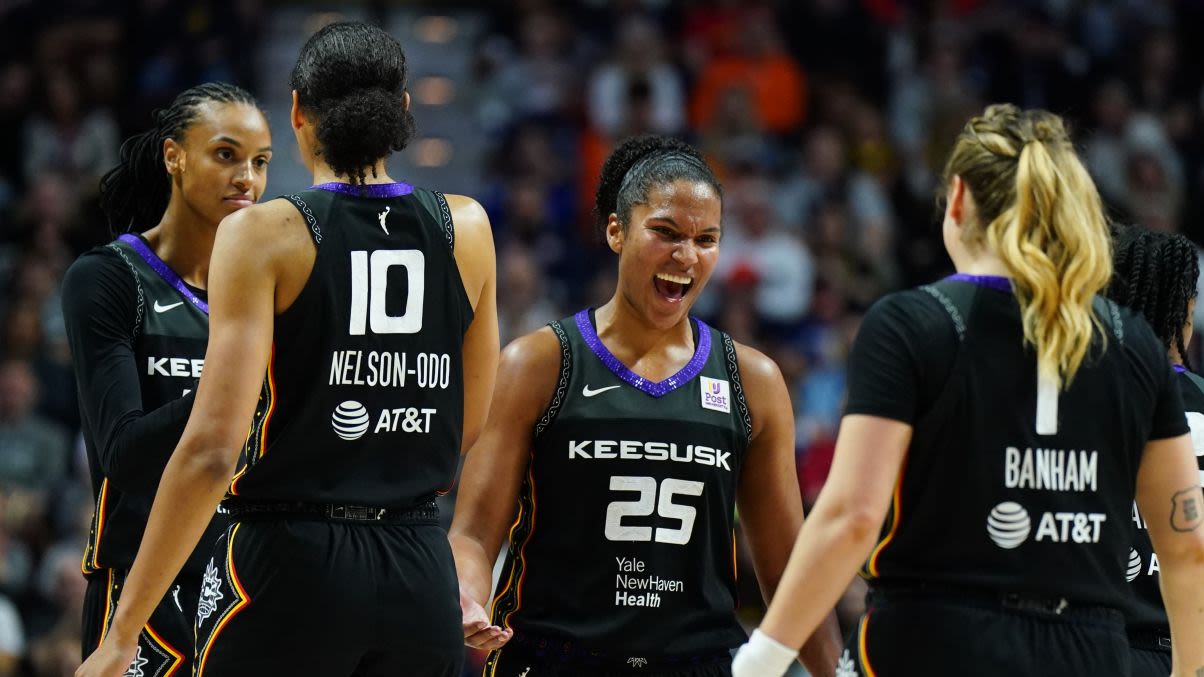 Sun star Alyssa Thomas, coach Stephanie White earn WNBA awards for May