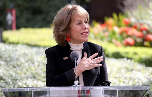USC's faculty senate censures President Carol Folt and provost over commencement