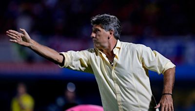 Insólito: Entrenador de Gremio pide a sus jugadores abandonar el campo tras roja a Diego Costa - El Diario NY