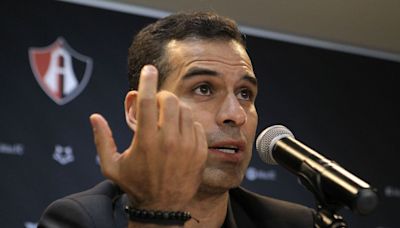 Rafa Márquez podría sustituir a Xavi Hernández después del Clásico - La Opinión