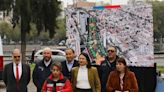 “Que las carreteras no sean cicatrices que dividen las ciudades”: Boric destaca Parque Urbano sobre la Autopista Central - La Tercera