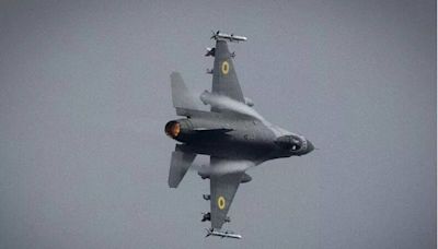 烏克蘭F-16戰機首次現身前線 俄官員：意在製造恐慌 - 自由軍武頻道