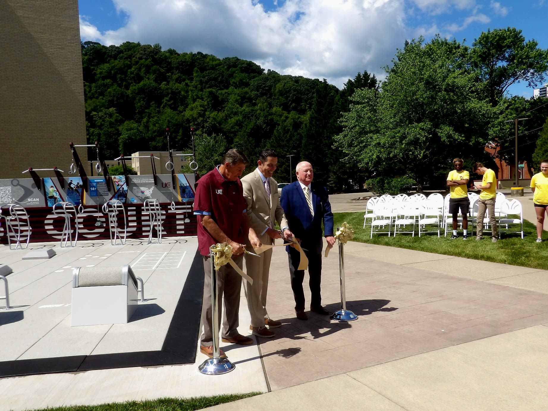 Senator Joe Manchin joins University of Charleston to welcome new Outdoor Fitness Court to campus - WV MetroNews