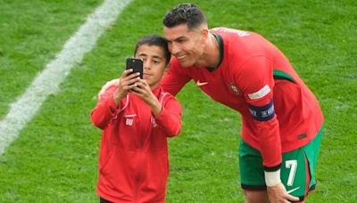 Pitch invaders keen for Cristiano Ronaldo selfies disrupt Turkey v Portugal Euro 2024 match