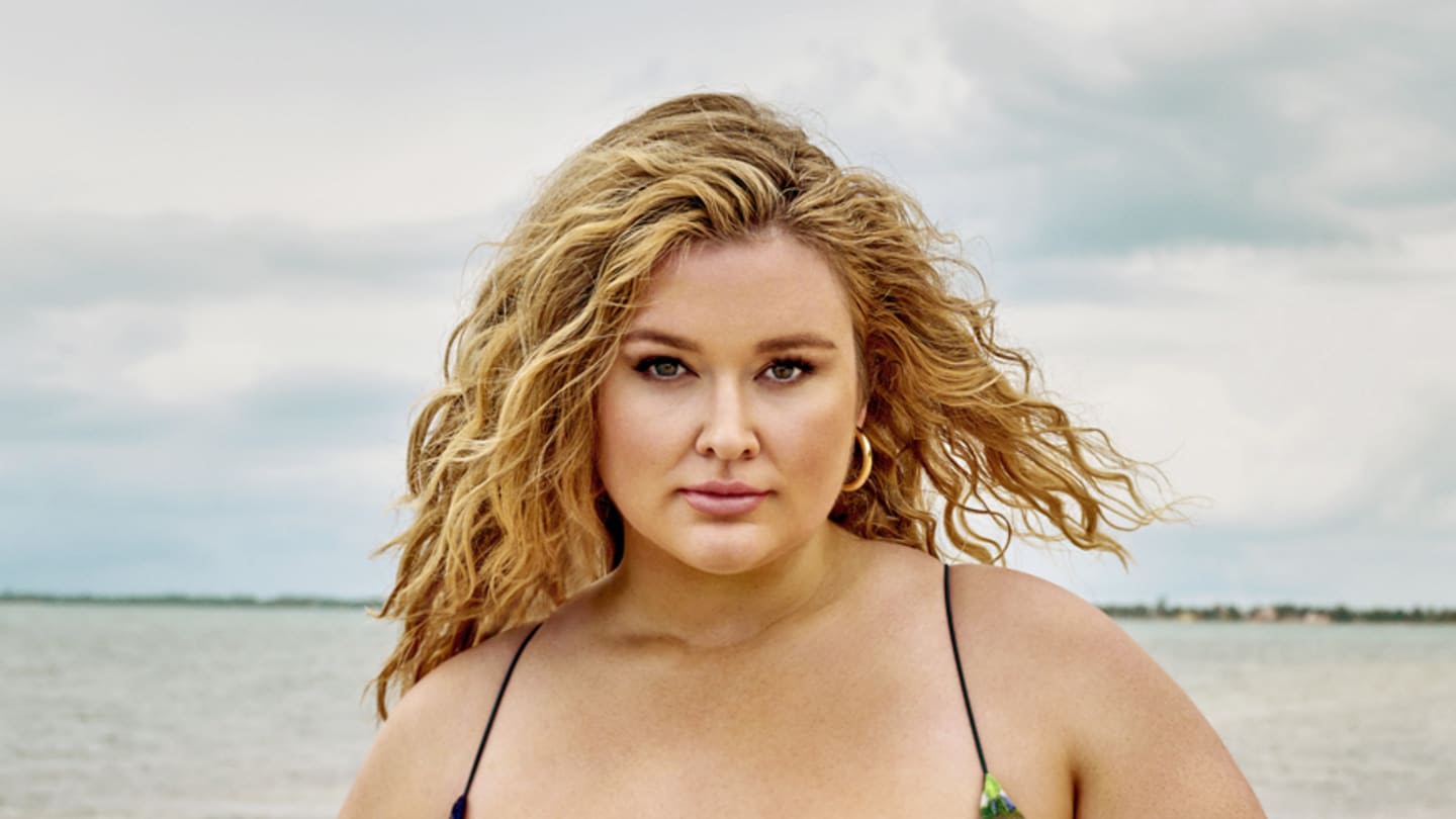 4 Incredible Swimsuit Photos of Hunter McGrady in Belize