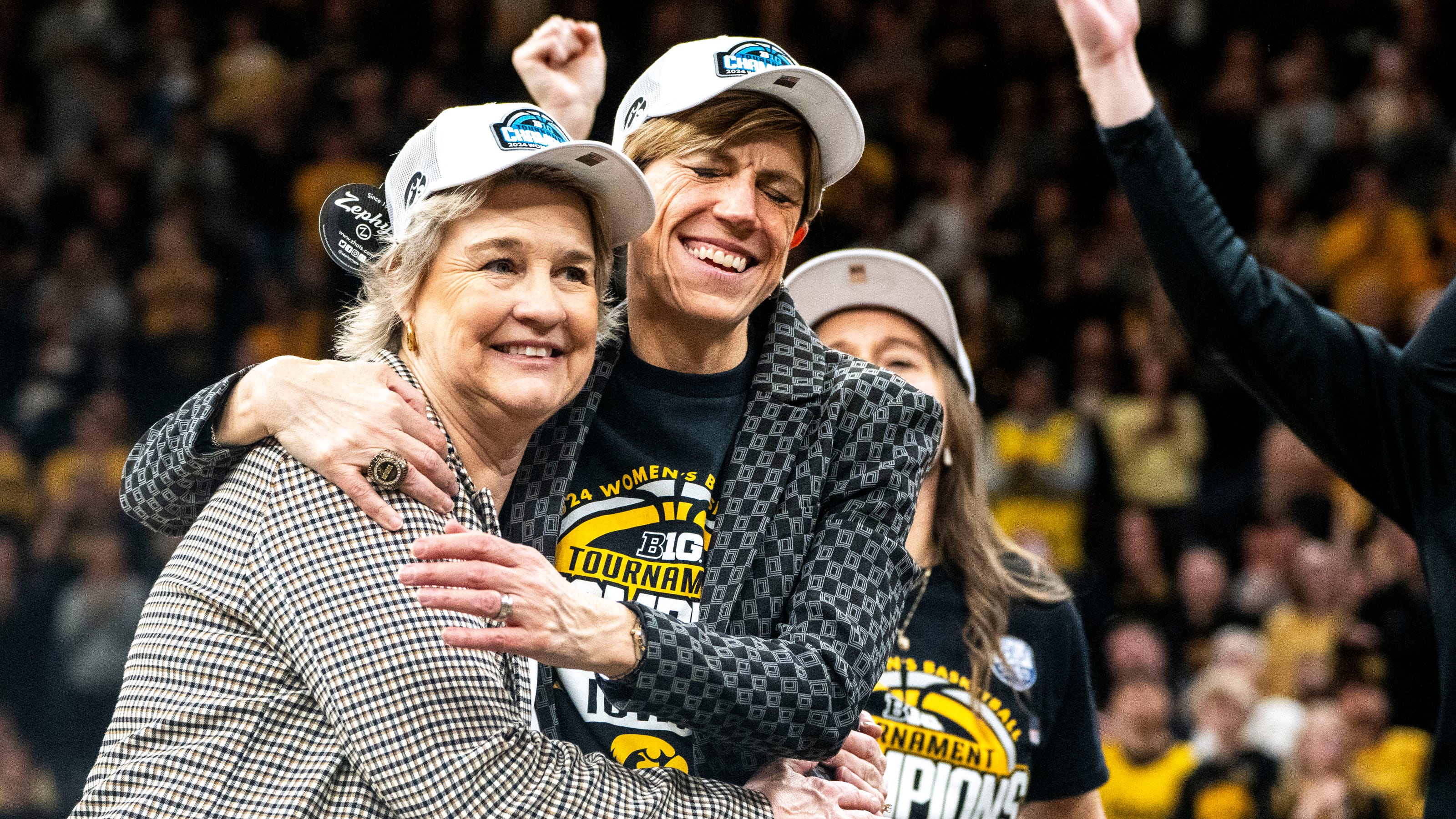 Leistikow: A final, fitting show of selflessness from retiring Iowa head coach Lisa Bluder