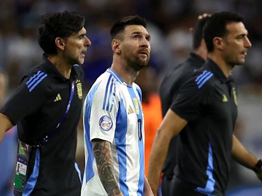 El saludo especial a su familia, la participación en la jugada del gol y el penal que picó y falló: el partido de Messi ante Ecuador
