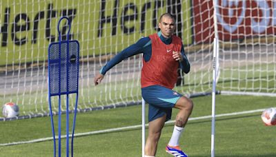 La renovación de Pepe, un asunto delicado para el Porto