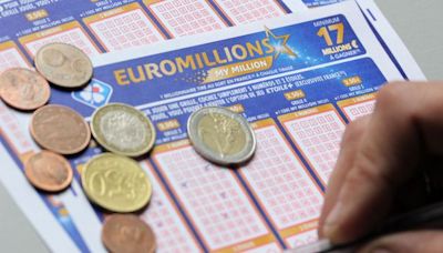 Royaume-Uni : Après des années de malheur, un jeune survivant du cancer touche le gros lot à l’EuroMillions