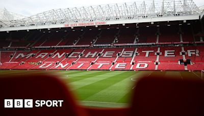 Manchester United to cut 250 jobs to slash costs