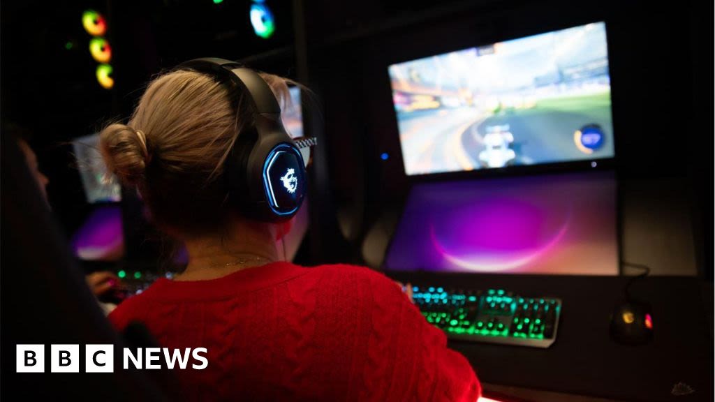 Cutting edge new esports lab to boost Salford Uni's course