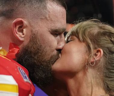 Taylor Swift y Travis Kelce celebrarán primer aniversario entre intensos rumores de compromiso