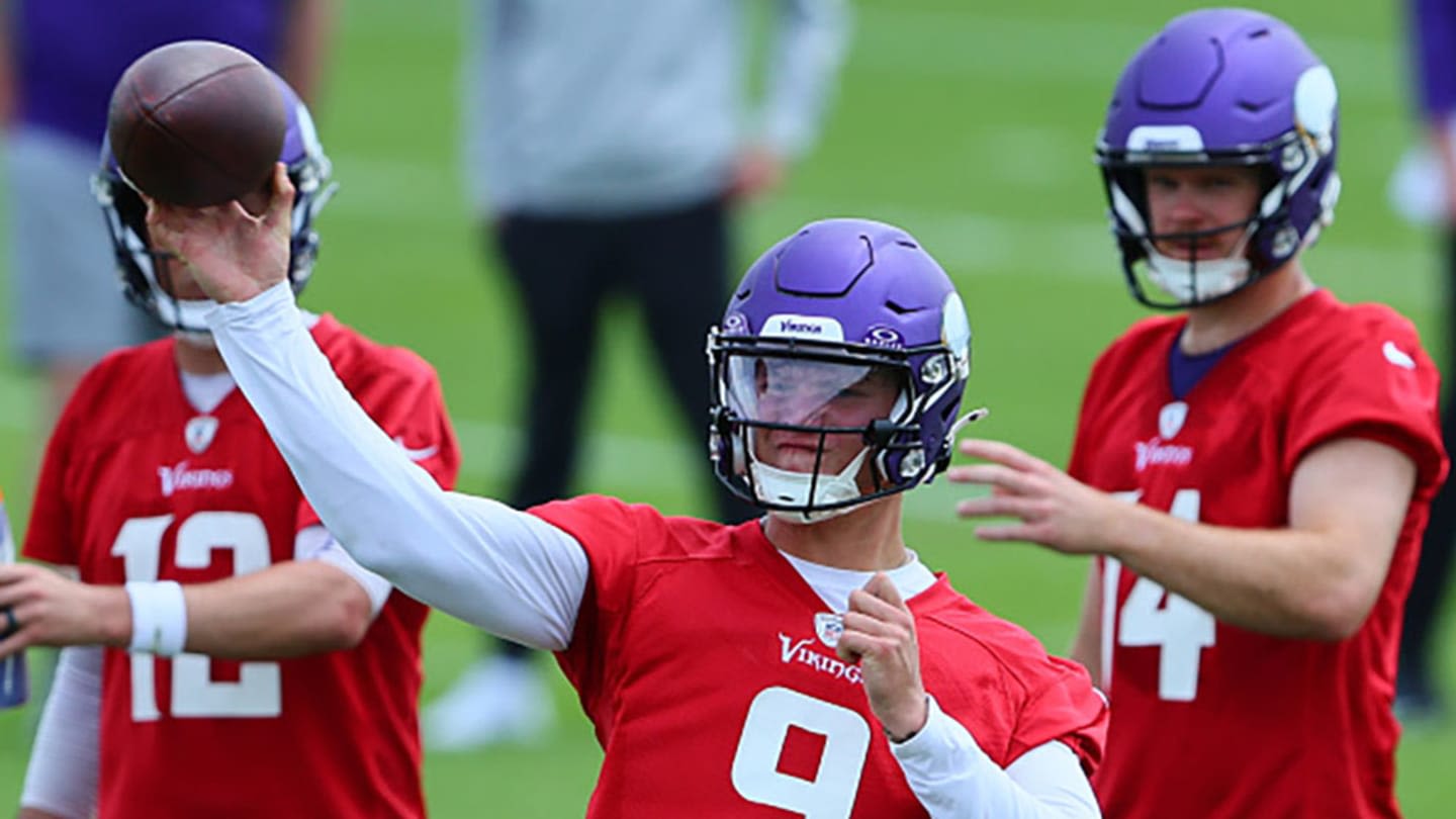 Vikings Coach Provides Clarity on J.J. McCarthy-Sam Darnold QB Battle