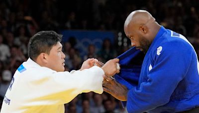 French judo icon Teddy Riner wins his 3rd individual Olympic gold in front of passionate home crowd