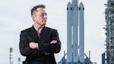 Space X lanzará su cohete Falcon Heavy con un "misterioso" vehículo espacial militar dentro: Qué se sabe al respecto