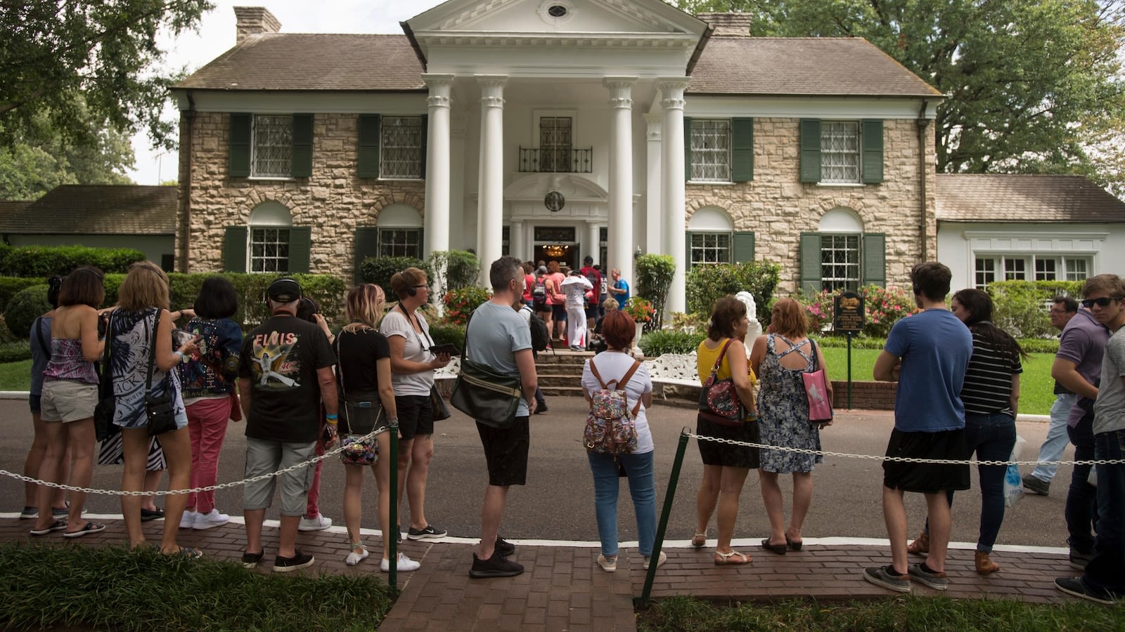 Tennessee attorney general looking into attempt to sell Graceland in foreclosure auction