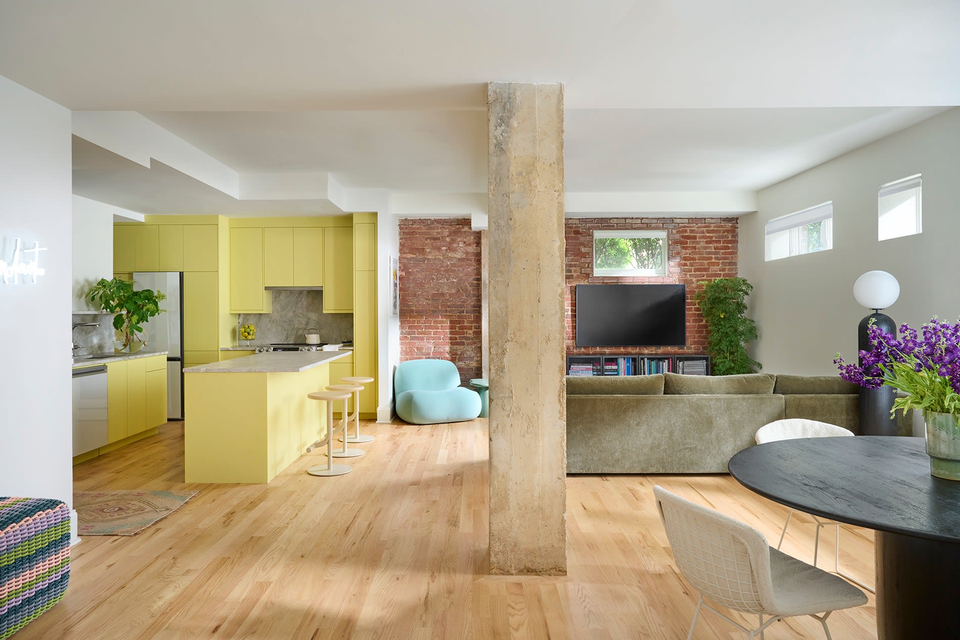 A Chartreuse Kitchen and Flamboyant Wallpaper Enliven This Atlanta Apartment