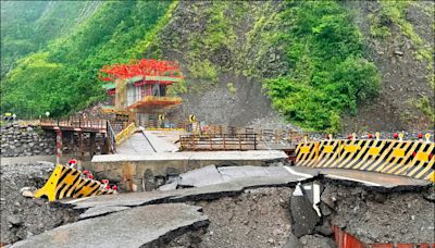 明霸克露橋沖毀 東莊橋段待搶通