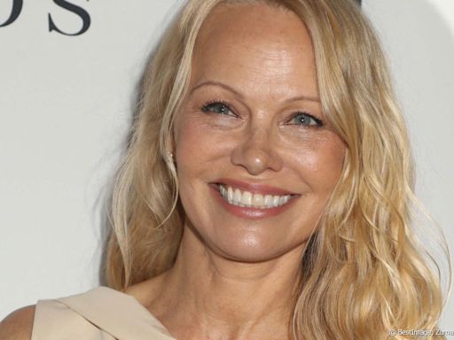 "Je veux être en phase avec moi-même !" : Pamela Anderson assume plus que jamais son âge et tient à le faire savoir