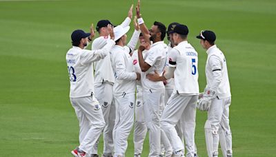 Jaydev Unadkat's four moves Sussex closer to Division Two title