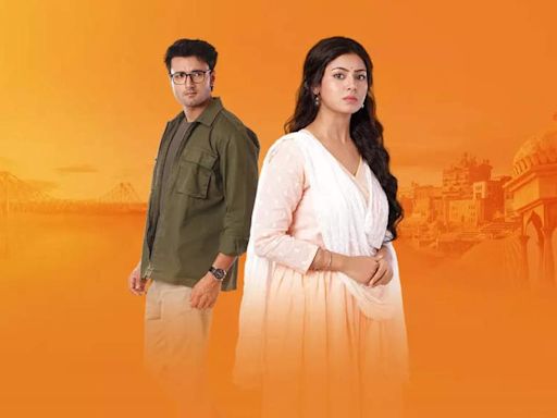 Roshnai: Roshnai decides to leave Chatterjee residence without informing Aranyak - Times of India