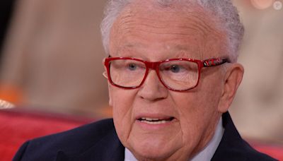 A 94 ans, Philippe Bouvard annonce prendre sa retraite : il a officiellement fixé la date et va battre un "record mondial"