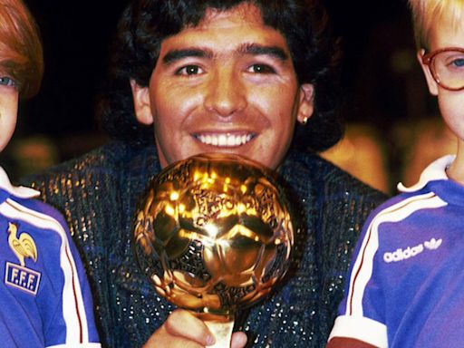 La fantástica historia del Balón de Oro de Maradona que será subastado