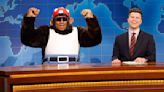 Kenan Thompson makes a hilarious appearance as a disgruntled Funky Kong in 'Weekend Update'