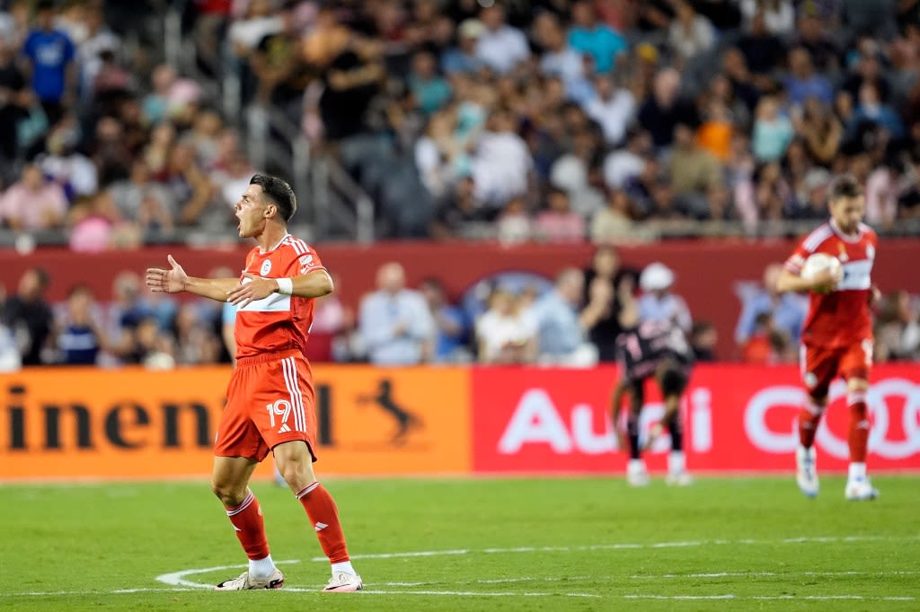 Georgios Koutsias scores late to rally Chicago Fire to 2-1 victory over New York Red Bulls