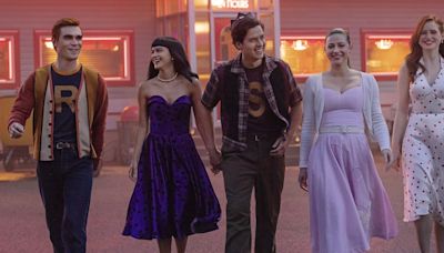 PLL: Summer School Confirms Riverdale Connection With Fun Easter Egg