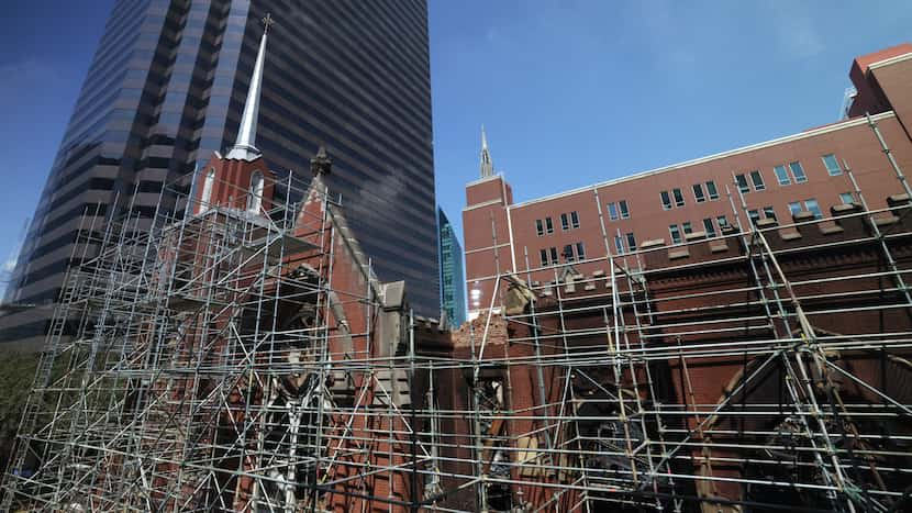 First Baptist Dallas holds 1st service in worship center since fire in historic sanctuary