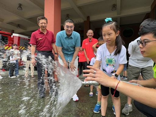 基隆消防局體驗營 市長謝國樑與親子體驗防災知識 | 蕃新聞