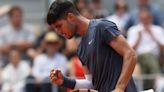 Alcaraz tranquiliza con un triunfo contundente en su inicio en Roland Garros