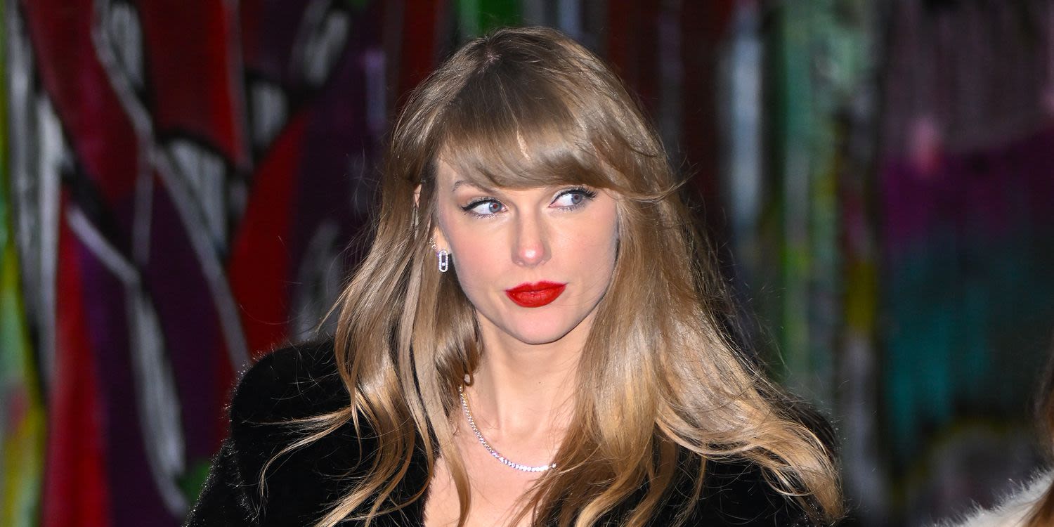 Taylor Swift Quietly Slips Into the Audience of Cara Delevingne's 'Cabaret'