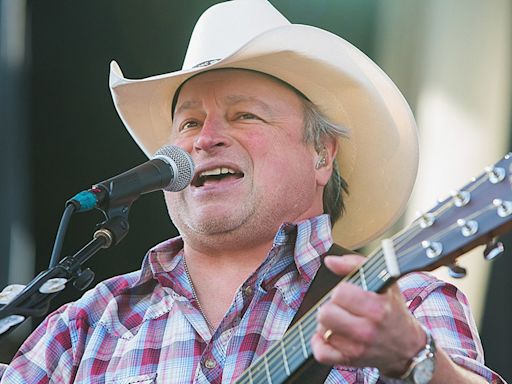 Country singer Mark Chesnutt has 'new heart' after undergoing emergency surgery, cancelling upcoming shows