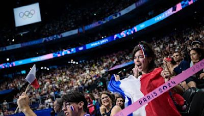 "Le succès est là": 400.000 personnes ont fréquenté les zones de festivités à Paris depuis le début des JO