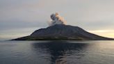 El Monte Ruang volvió a entrar en erupción en Indonesia y bloqueó al Sol en la región: 11 mil evacuados