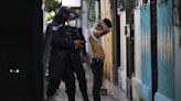 Hacinamiento y brutalidad policial: la filtración de una base de datos revela las violaciones de derechos humanos en El Salvador