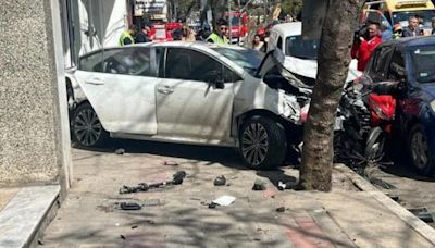 Accidente en Córdoba: las imágenes del auto que atropelló a varias personas por 3 cuadras