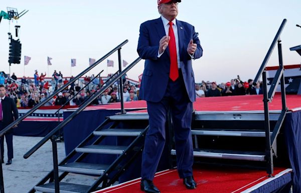 Trump leads his supporters in vulgar chants at Jersey Shore rally