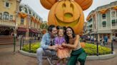 Aislinn Derbez y Mauricio Ochmann disfrutan de Disney California junto a su hija