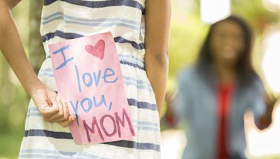 These Sweet Mother’s Day Crafts for Kindergarteners Will Melt Mom’s Heart